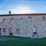 Guesthost - Crete Senesi Charming With Parking Апартаменты