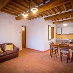 Guesthost - Crete Senesi Charming With Parking * Ашано