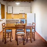 Апартаменты Guesthost - Crete Senesi Charming With Parking