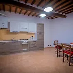 Guesthost - Crete Senesi Charming With Parking *