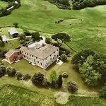 Guesthost - Crete Senesi Charming With Parking Апартаменты