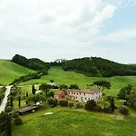 Guesthost - Crete Senesi Charming With Parking * Ашано