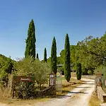 Guesthost - Crete Senesi Charming With Parking * Ашано