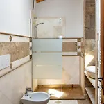 Апартаменты Guesthost - Crete Senesi Charming With Parking