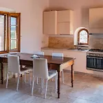 Guesthost - Crete Senesi Charming With Parking *