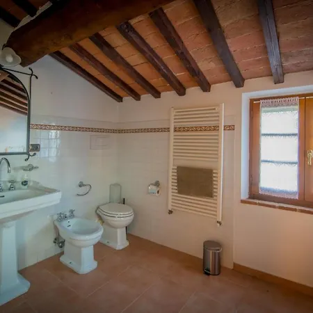 Guesthost - Crete Senesi Charming With Parking Appartement *