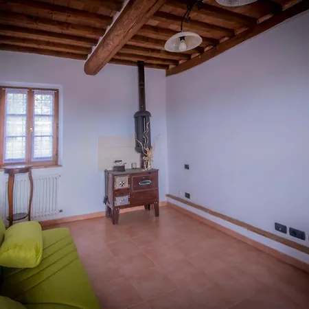 Guesthost - Crete Senesi Charming With Parking Asciano