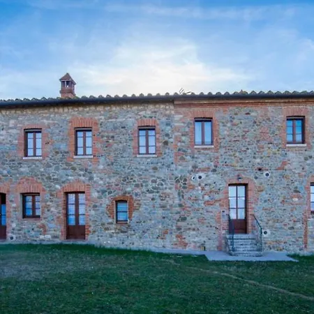 Guesthost - Crete Senesi Charming With Parking Appartement
