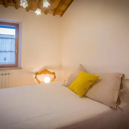 Guesthost - Crete Senesi Charming With Parking Appartement Asciano