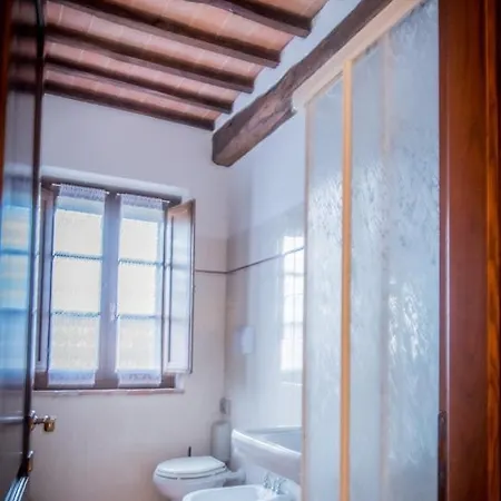Guesthost - Crete Senesi Charming With Parking Appartement
