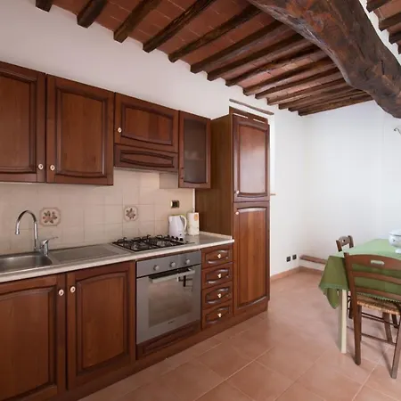 Guesthost - Crete Senesi Charming With Parking * Asciano