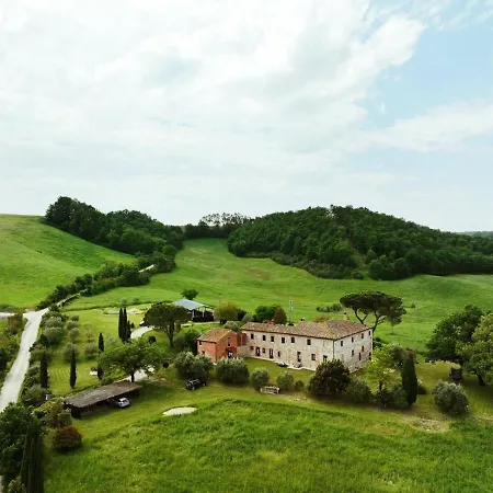 Guesthost - Crete Senesi Charming With Parking * Asciano