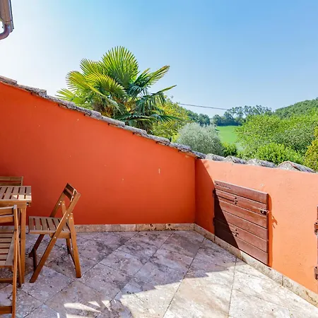 Guesthost - Crete Senesi Charming With Parking Appartement