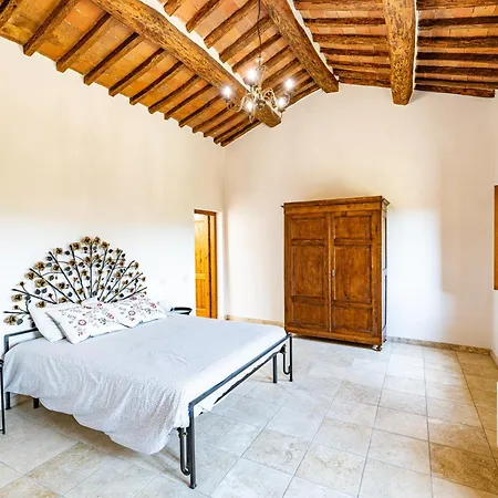 Guesthost - Crete Senesi Charming With Parking Appartement Asciano